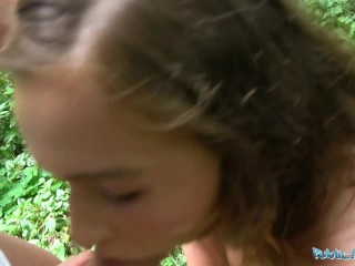 19 éves tökéletes mellű kis picsa belemegy