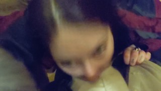 Gyors szopás a bárban